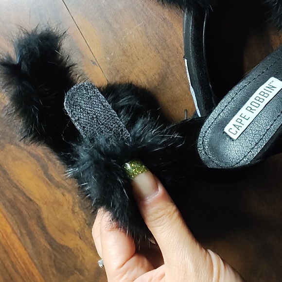 Cape Robin Fluffy Black Heels - Picture 5 of 6